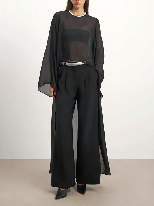 AURA | Blusa capa de gasa y jeans de corte curvo