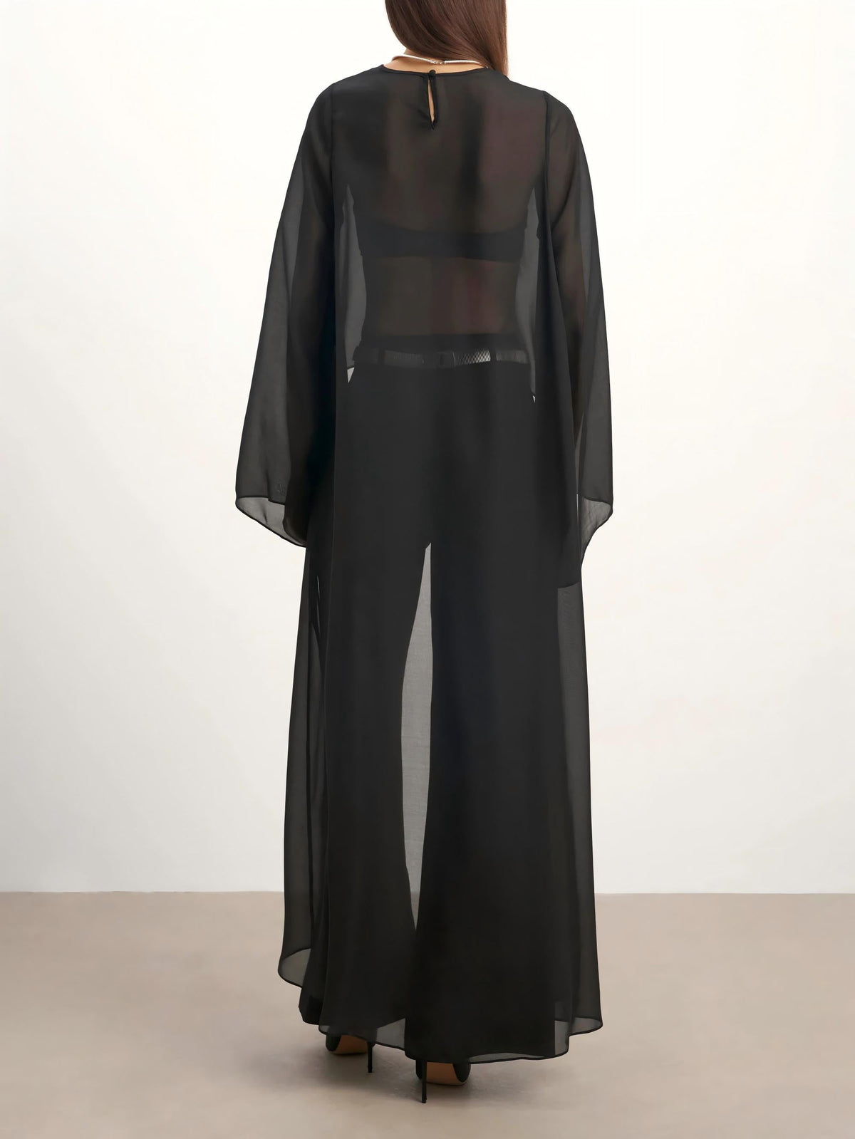 AURA | Blusa capa de gasa y jeans de corte curvo