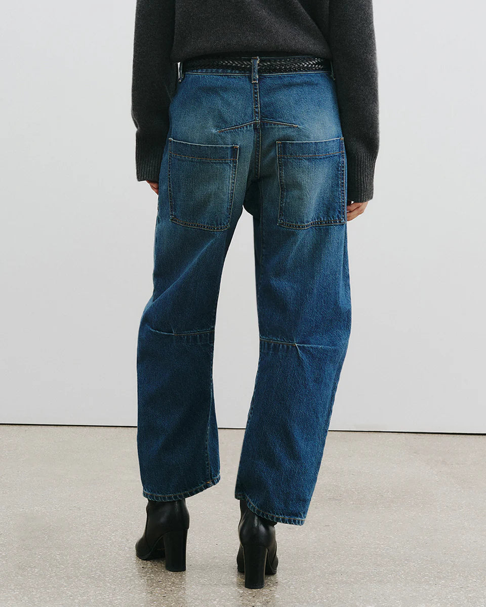 AURA | Blusa capa de gasa y jeans de corte curvo